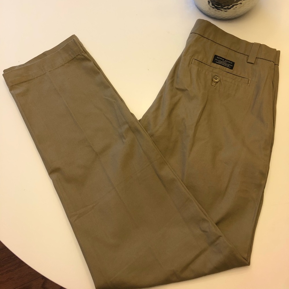Men’s tan pants